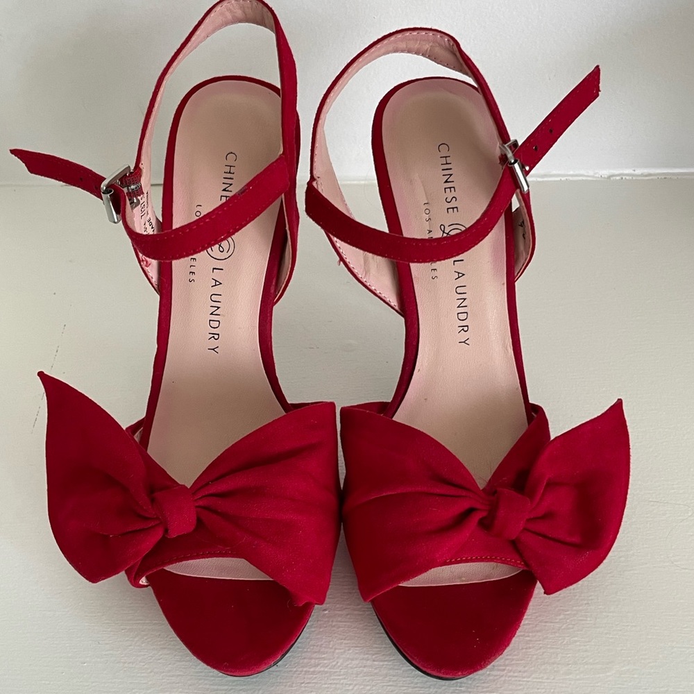 CHINESE LAUNDRY HONEYSUCKLE PLATFORM SANDAL SIZE 7